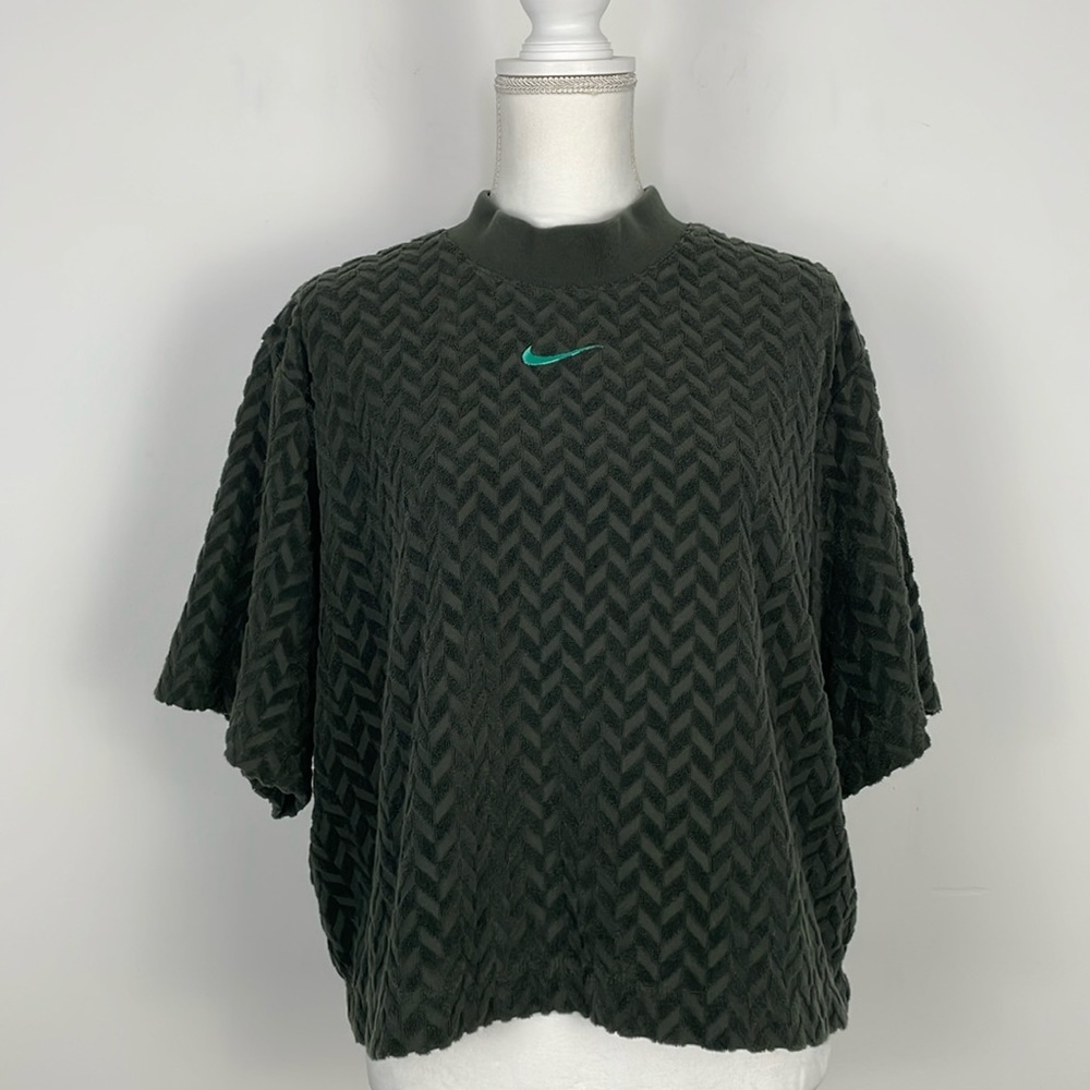 Nike Everyday Mod Boxy Top. Olive Green. Size Large.